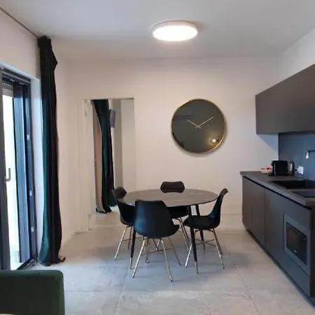 Marisabella 10 *