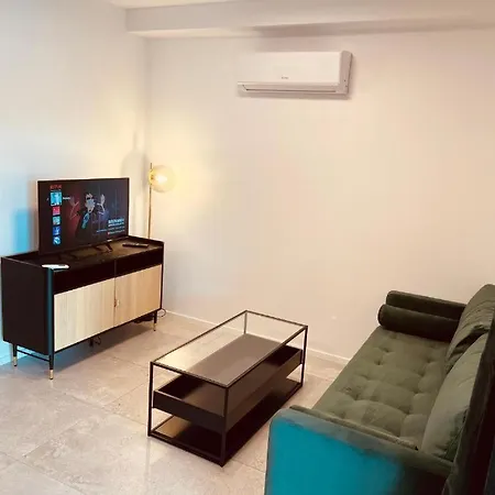 Marisabella 10 *